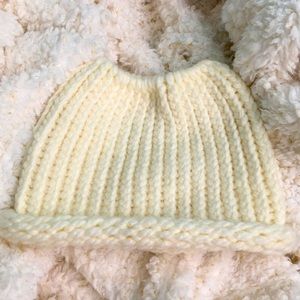 White knitted ponytail hat